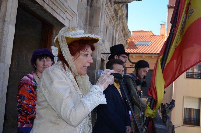 La alcaldesa, ataviada con un traje de época, daba comienzo al Carnaval