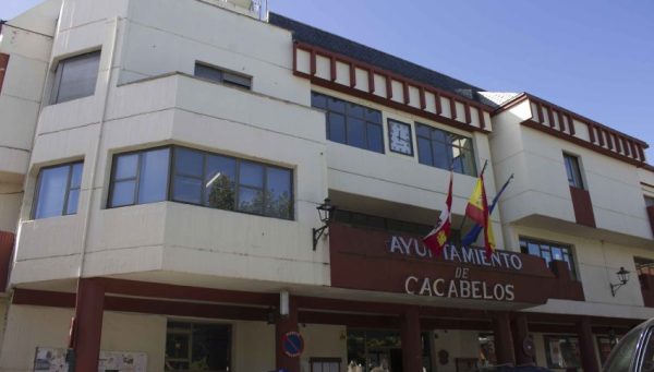 Imagen de archivo del Ayuntamiento de Cacabelos. / N. Fernández