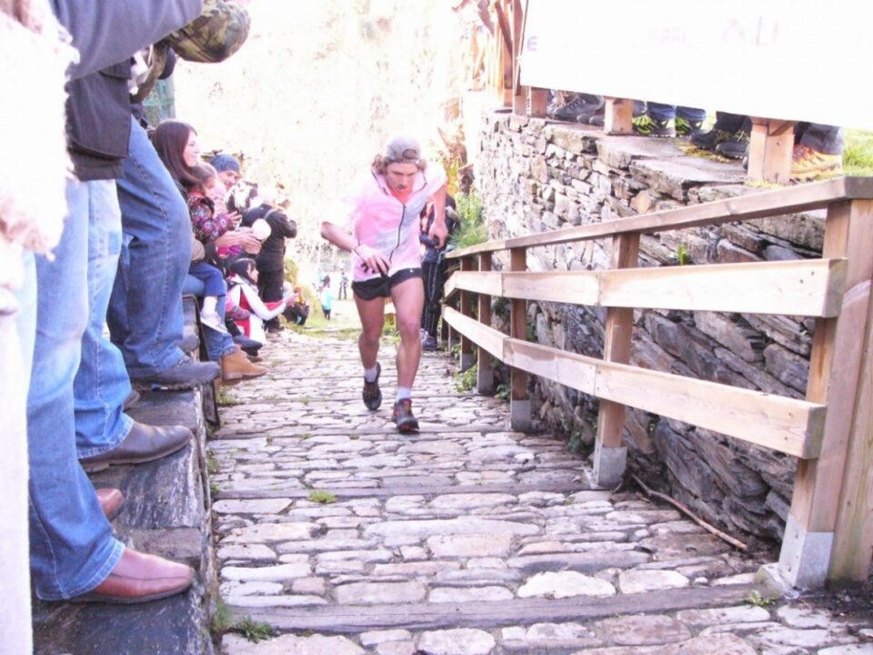 El norteamericano Zach Miller, en un momento de la prueba (Carrera Alto Sil)