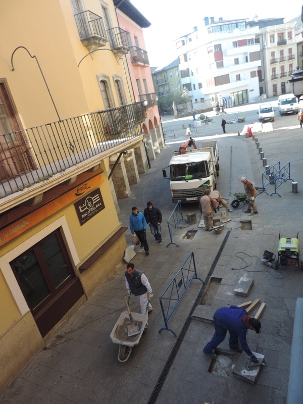 Obras realizadas este miércoles en la calle del Reloj.