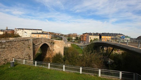 El Puente Boeza original, a la izquierda. / C. Sánchez