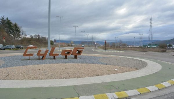 Rotonda de entrada al Cylog en Ponferrada / QUINITO