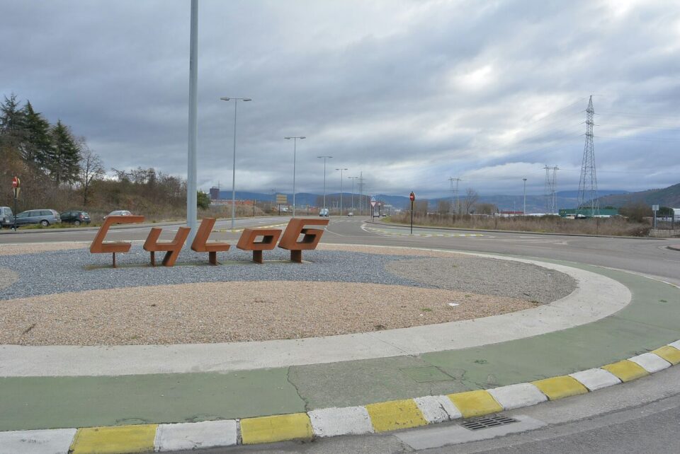 Rotonda de entrada al Cylog en Ponferrada / QUINITO