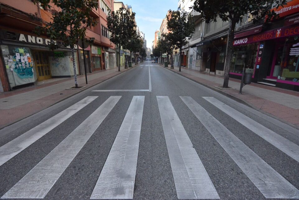 Imagen de archivo de la avenida de La Puebla de Ponferrada. / QUINITO