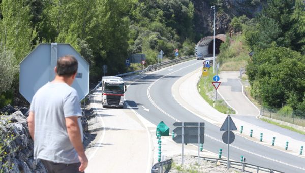 Carretera N-120 entre Villamartín de la Abadía y Orense, por dónde discurriría la autovía A-76 entre Ponferrada y Orense