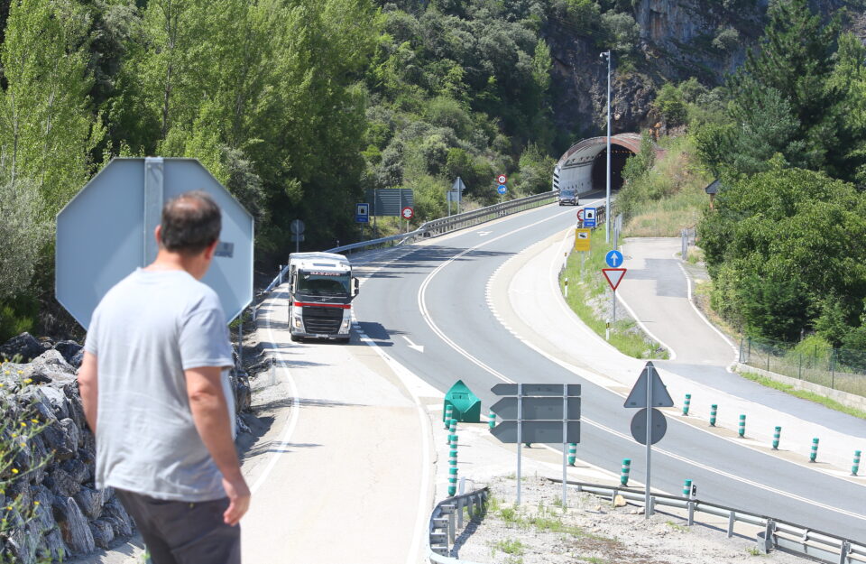 Carretera N-120 entre Villamartín de la Abadía y Orense, por dónde discurriría la autovía A-76 entre Ponferrada y Orense