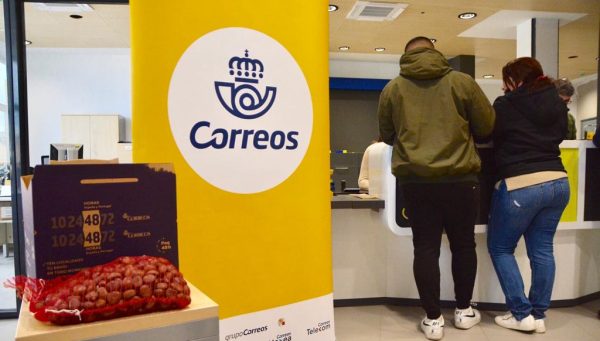 Presentación de la camapaña de envío de castañas de Correos. / QUINITO