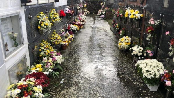 Día de Todos los Santos en el cementerio de Narayola (Camponaraya). / QUINITO