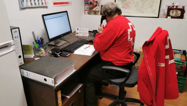 Teleasistencia de un voluntario de Cruz Roja en Bembibre