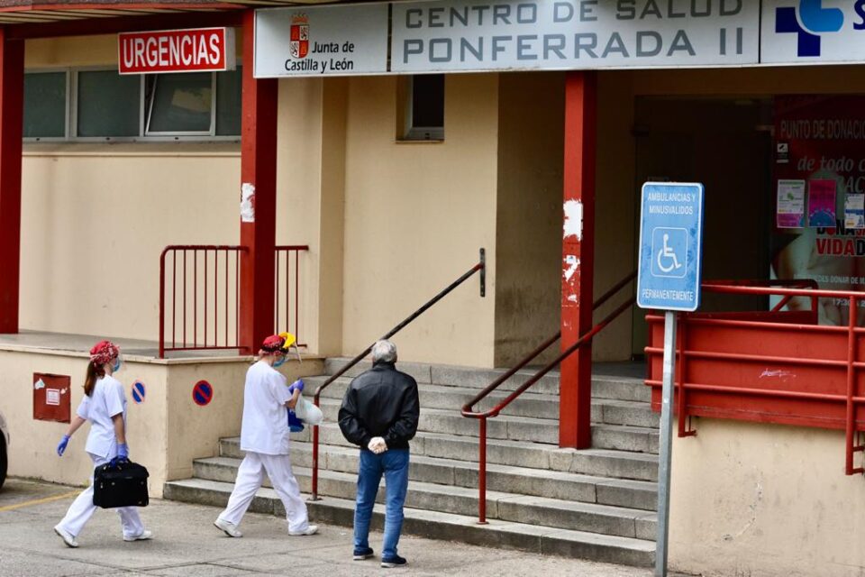 Centro de salud Pico Tuerto / QUINITO