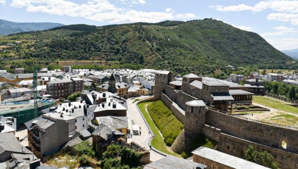 Vista aérea del Castillo de Ponferrada / QUINITO