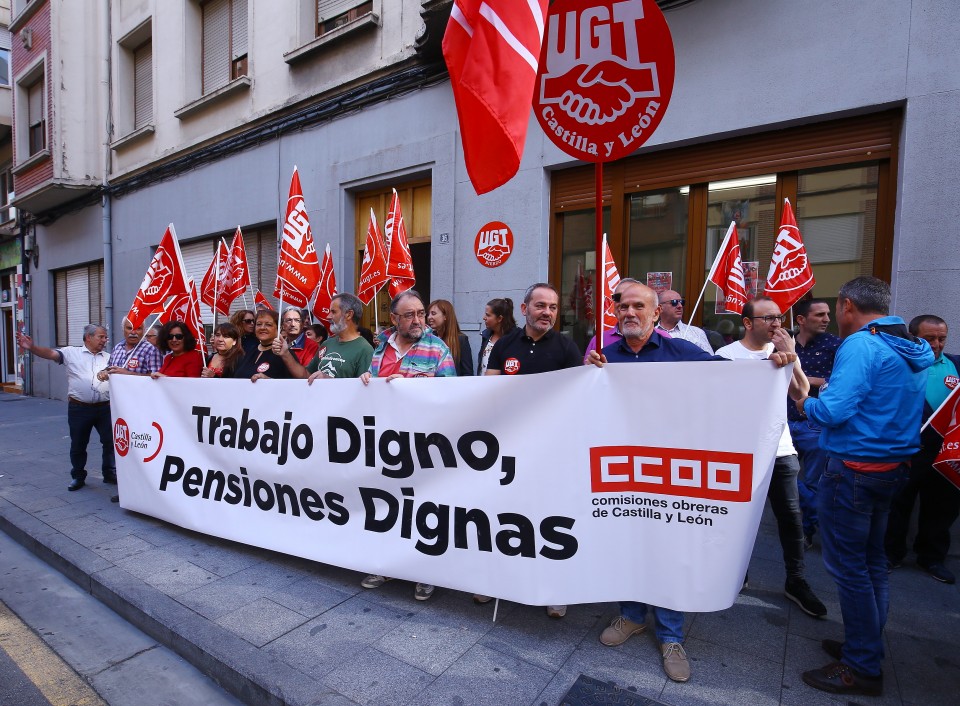 Imagen de archivo de una movilización en Ponferrada por el sistema de pensiones. / C. Sánchez