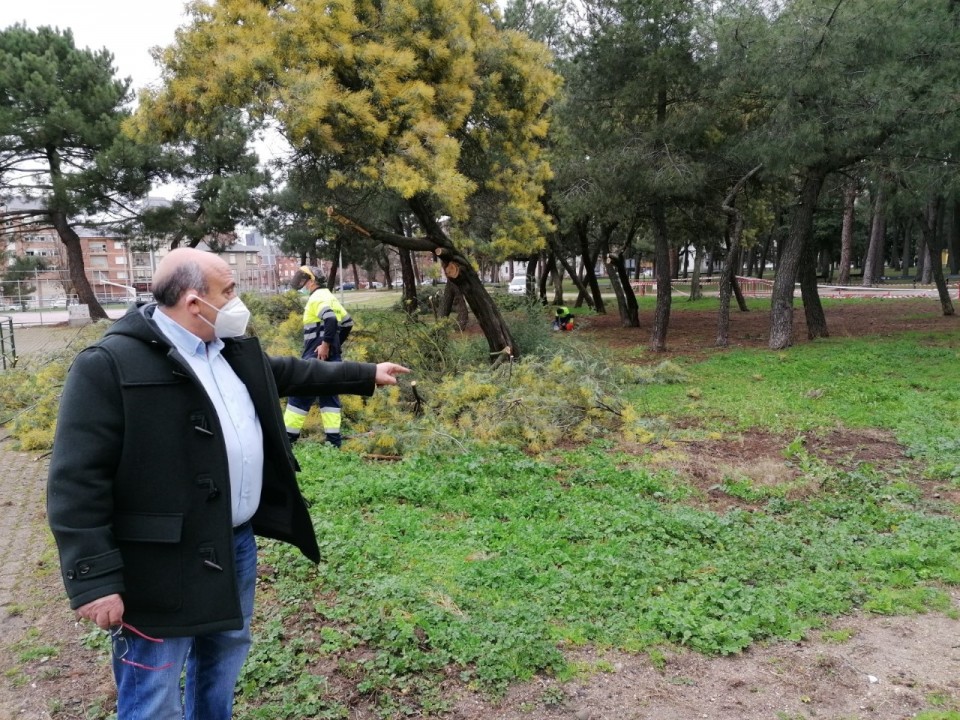 Empiezan las obras en las áreas para perros en Ponferrada