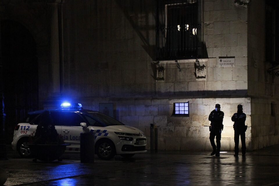 La Policía local de León patrulla por la ciudad