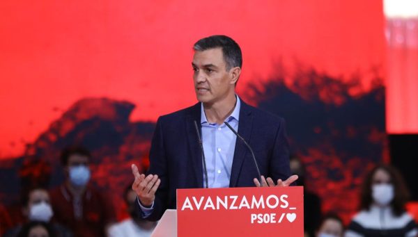 Pedro Sánchez, durante su mitin en Ponferrada. / QUINITO