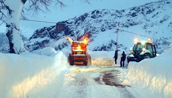 Foto de archivo de trabajos de retirada de nieve en la provincia de León