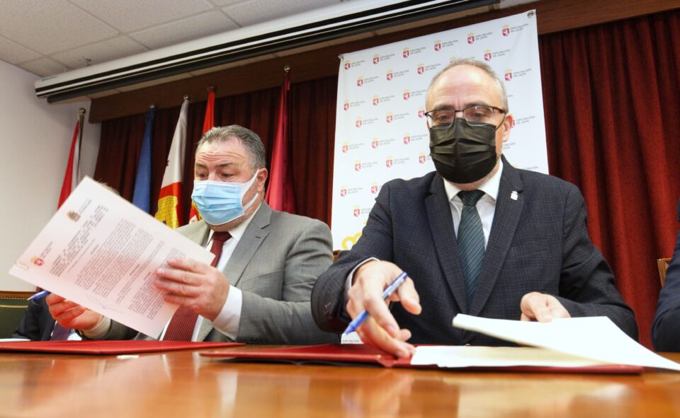 El alcalde de Ponferrada, Olegario Ramón, junto con el presidente de la Diputación de León, Eduardo Morán / César Sánchez - ICAL