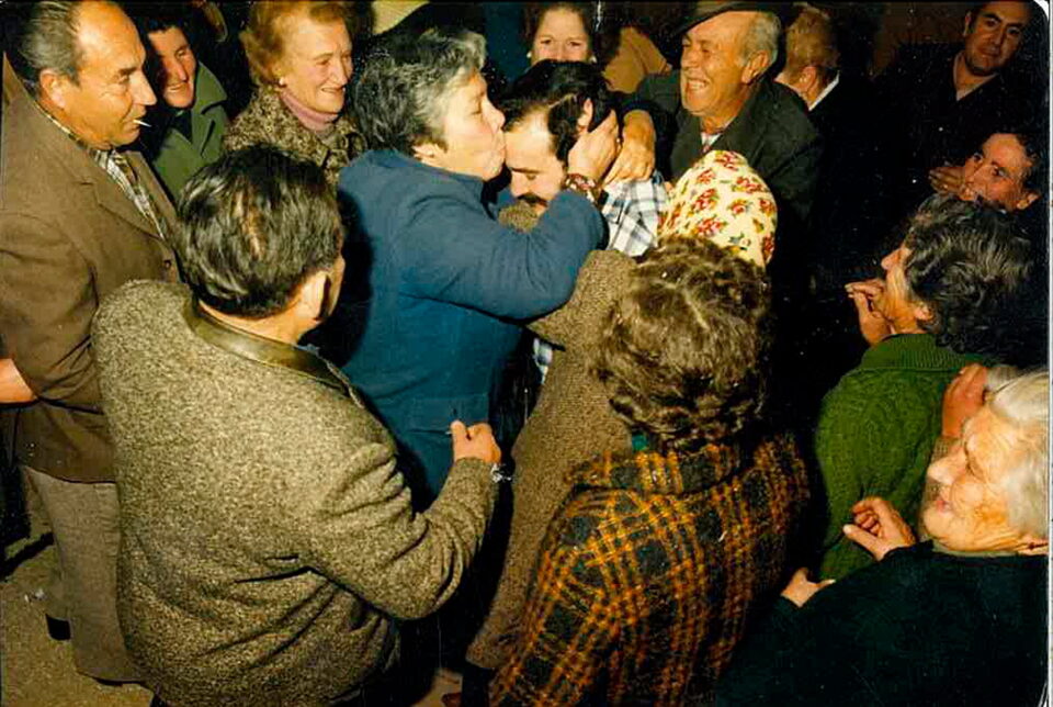 Recibimiento al alcalde de Cacabelos, José Luis Prada, tras su salida de prisión el 4 de diciembre de 1981