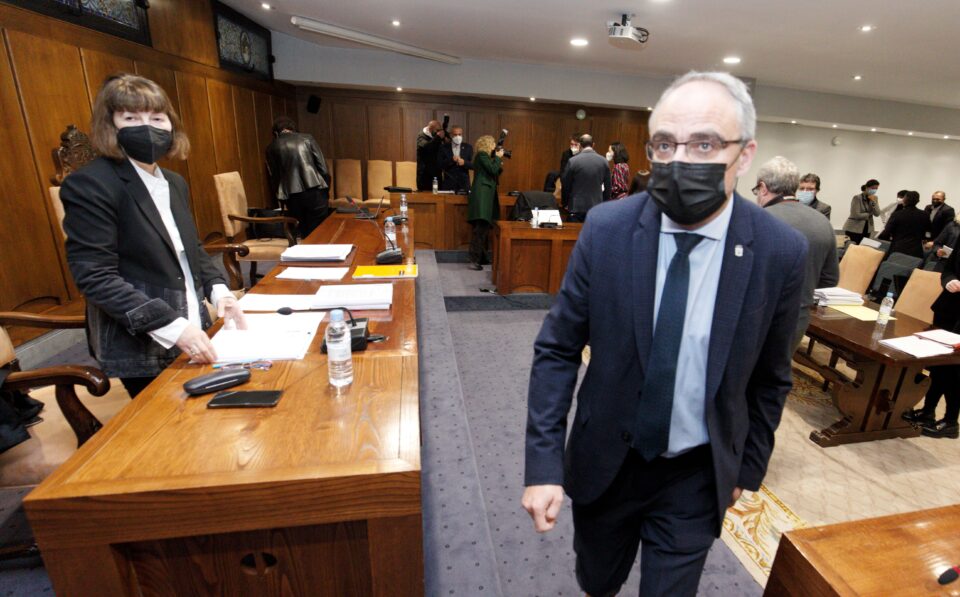 César Sánchez / ICAL . El alcalde de Ponferrada, Olegario Ramón, durante el pleno ordinario del mes de diciembre en el Ayuntamiento de Ponferrada, en el que se encuentra la aprobación de los presupuestos para el ejercicio 2022