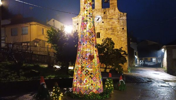 Árbol de Navidad de ganchillo en Quintana de Fuseros / EBD