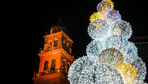 Encendido del alumbrado navideño en Ponferrada. / QUINITO