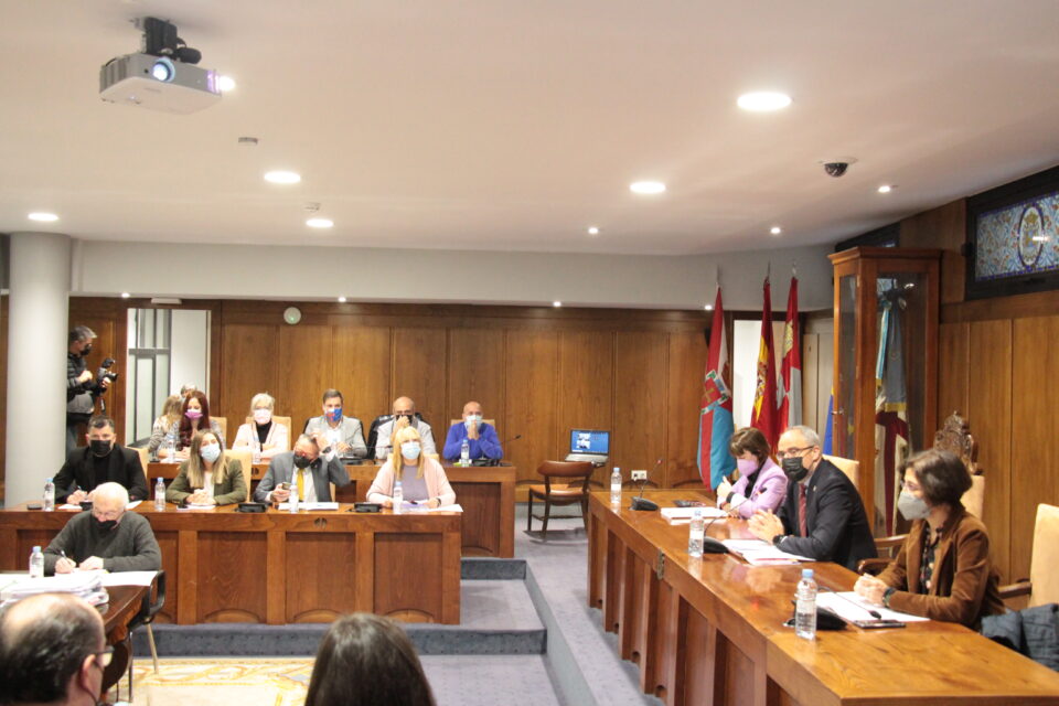 César Sánchez / ICAL. Pleno extraordinario del Ayuntamiento de Ponferrada donde se debate la disolución de la sociedad mercantil Pongesur y del consorcio del Mundial de Ciclismo 2014