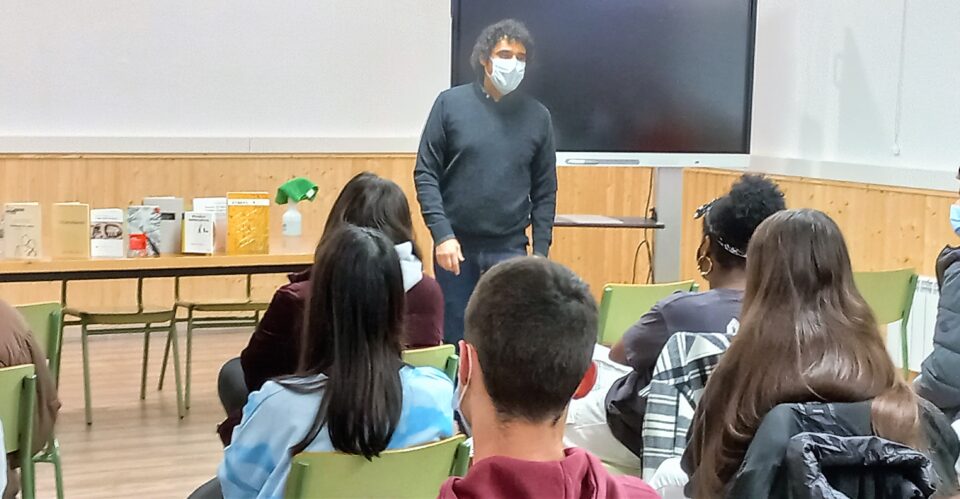 Pablo López Carballo con los alumnos del IES Bergidum Flavium