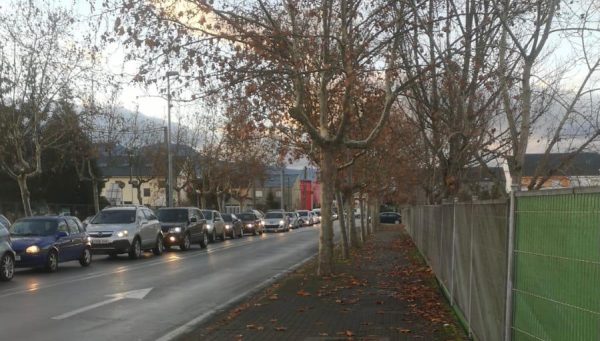 Largas colas en el Hospital del Bierzo para realizar la PCR previa a Nochebuena