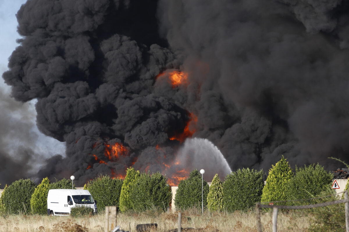 Carlos Campillo - Incendio en la Planta de Reciclaje de Neumáticos de Ardoncino