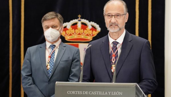 El presidente de las Cortes, Luis Fuentes, ofrece una declaración institucional por el 39 aniversario del Estatuto de Autonomía de Castilla y León