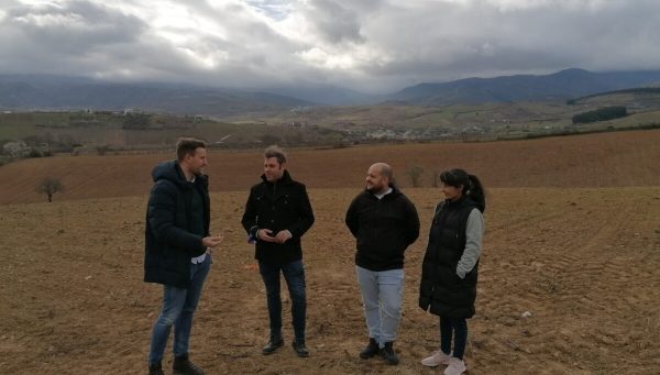 Iván Alonso se interesa por el proyecto enoturístico de Otero