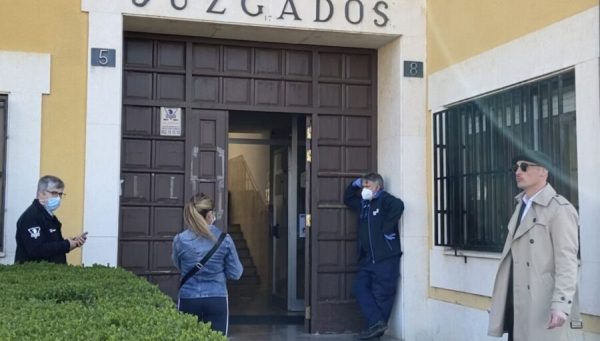 José María Jáñez entrando en los juzgados de Astorga para declarar por su supuesta implicación en el accidente de Mártires de Somiedo