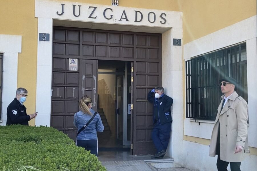 José María Jáñez entrando en los juzgados de Astorga para declarar por su supuesta implicación en el accidente de Mártires de Somiedo