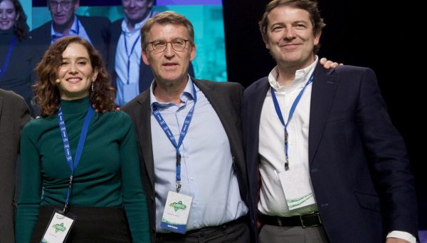 Isabel Díaz Ayuso, Alberto Núñez Feijóo y Alfonso Fernández Mañueco, en un acto del PP de Andalucía