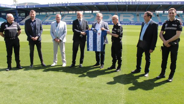 Homenaje de la Policía Municipal a la Ponferradina