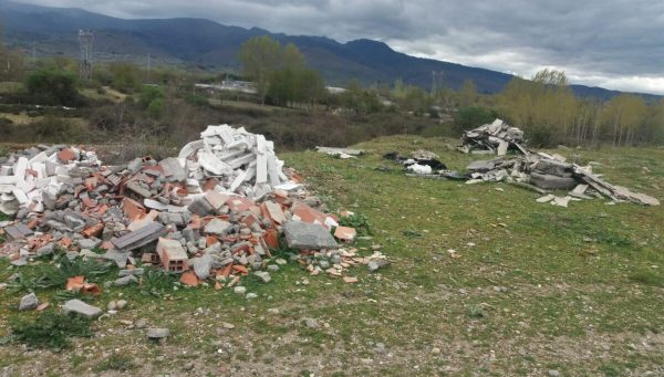 Residuos acumulados en la zona del Cylog de Ponferrada