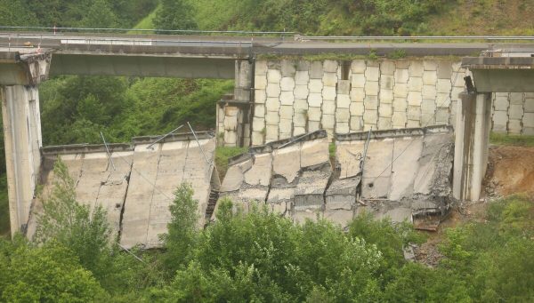 Derrumbe del viaducto del Castro de la A-6 en el municipio de Vega de Valcarce