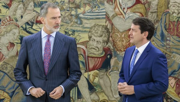 Felipe VI y Alfonso Fernández Mañueco, en el Palacio de la Zarzuela