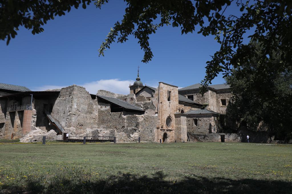 Monasterio de Santa María de Carracedo. / QUINTO