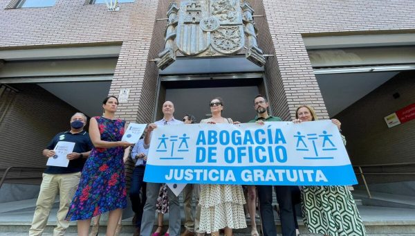 Protesta de los abogados del turno de oficio ante los Juzgados de Ponferrada