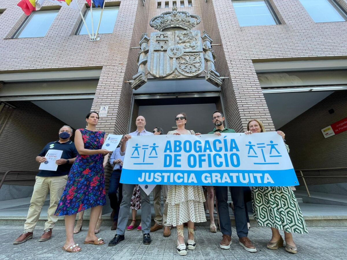 Protesta de los abogados del turno de oficio ante los Juzgados de Ponferrada