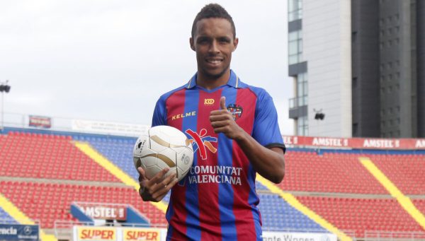 Valdo, con la camiseta del Levante