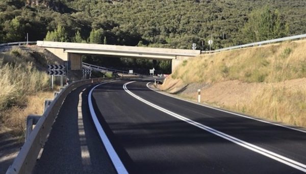 Nuevo puente sobre la N-120 en La Barosa