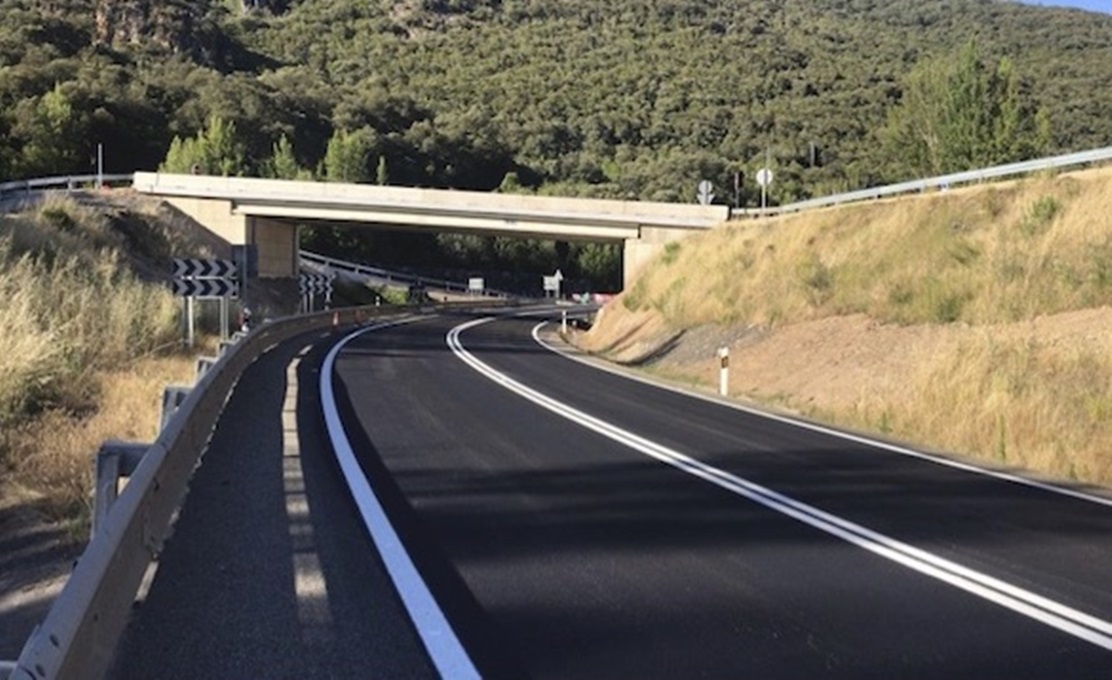 Nuevo puente sobre la N-120 en La Barosa