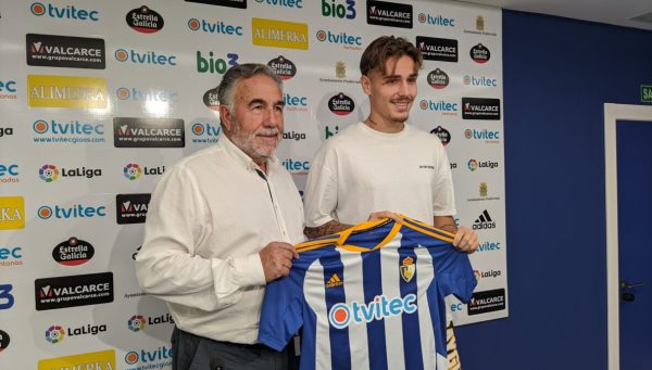 Presentación de Hugo Vallejo con la Ponferradina