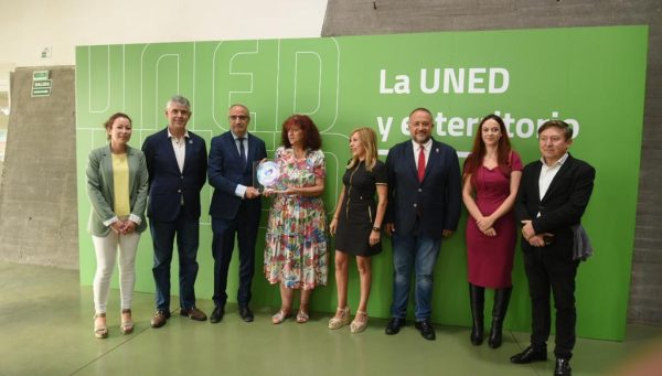 La Uned Ponferrada recibió el reconocimiento 'Amigable con el alzheimer"