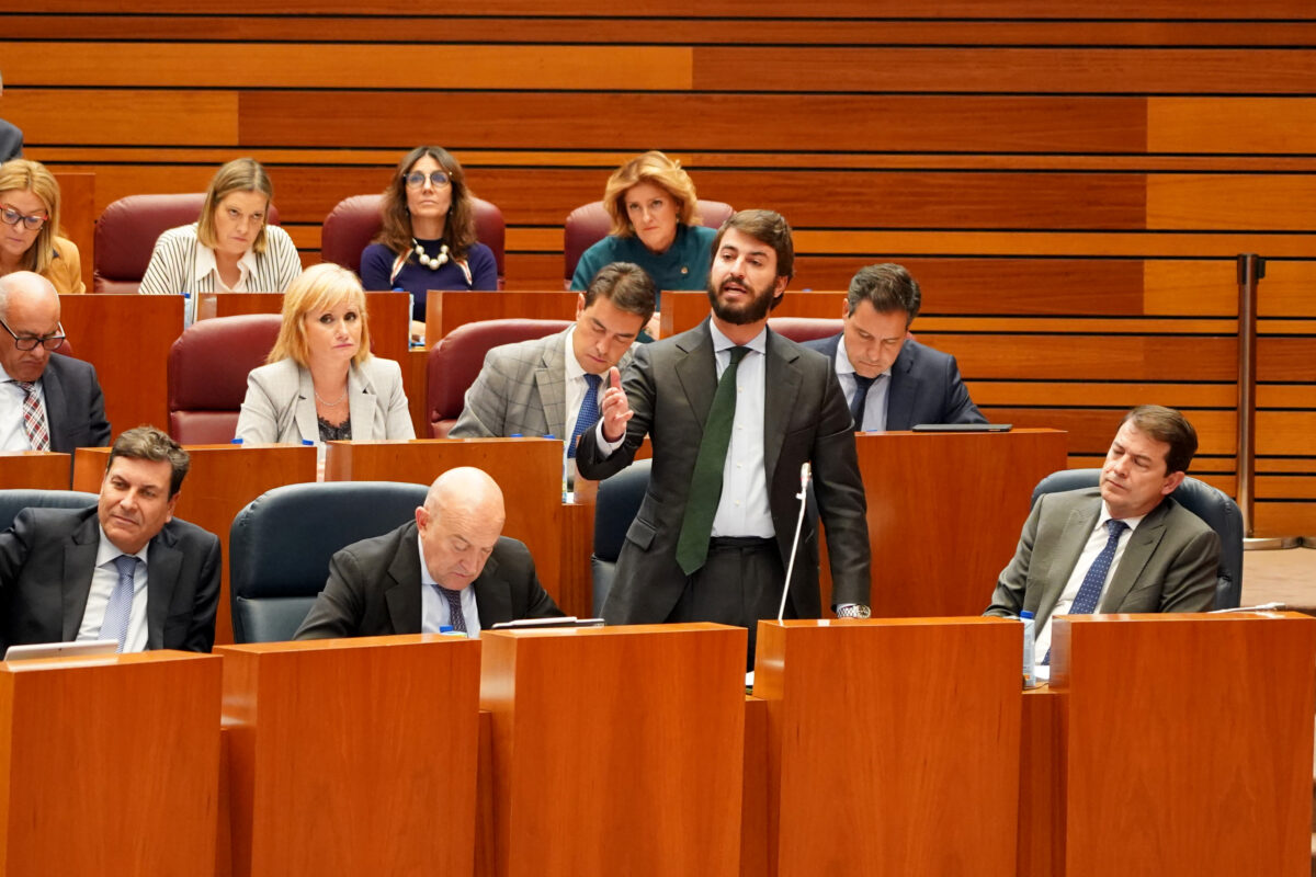 Juan García-Gallardo, durante el pleno de las Cortes de Castilla y León