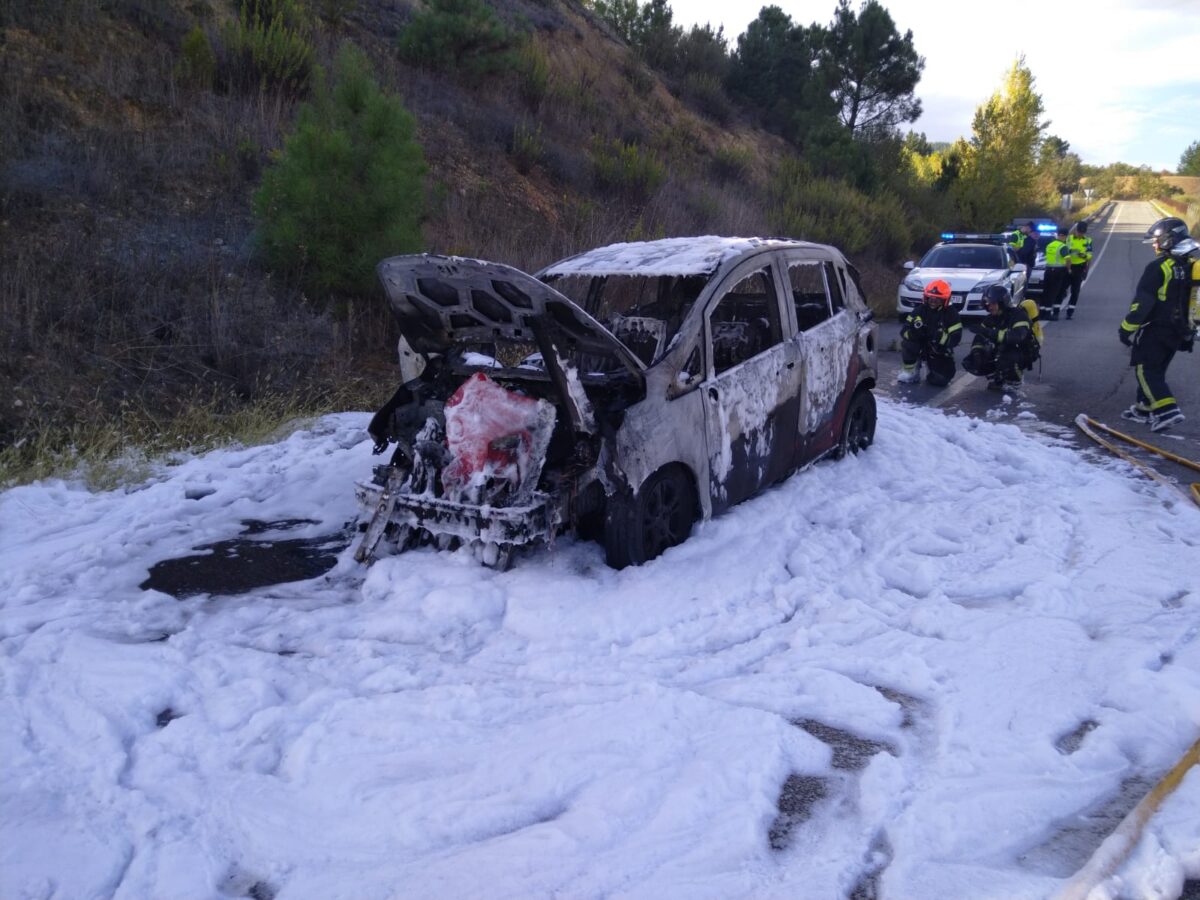 Incendio de un vehículo en Fresnedo