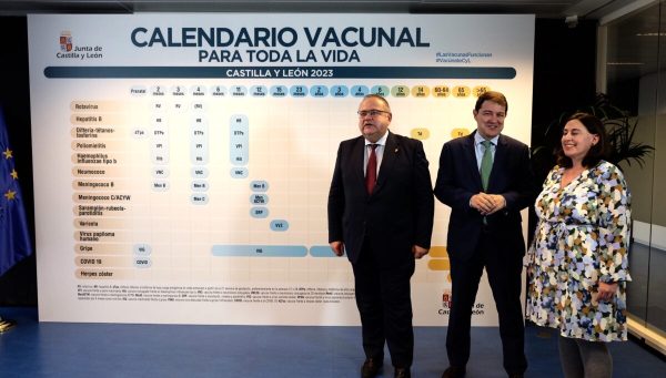 El presidente de la Junta de Castilla y León, Alfonso Fernández Mañueco, presenta el nuevo calendario de vacunación del Sistema Regional de Salud