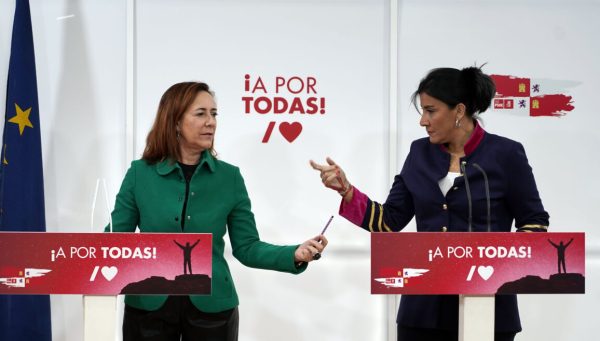 La secretaria de Organización del PSOECyL, Ana Sánchez, y la portavoz socialista de Economía y Hacienda, Rosa Rubio, informan de las enmiendas presentadas en las Cortes de Castilla y León al proyecto de Presupuestos Generales de la Comunidad para 2023